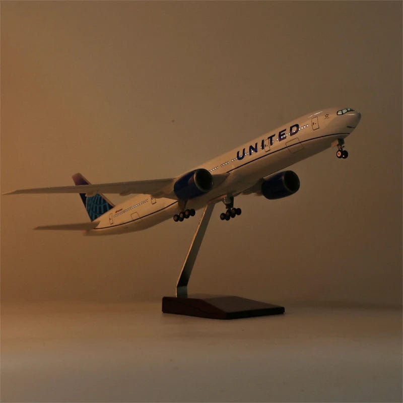 ALDO Creative Arts Collectibles Scale Model With Lights United Airlines Boeing 777 B777  Model Aircraft With Landing Gears and LED Lights