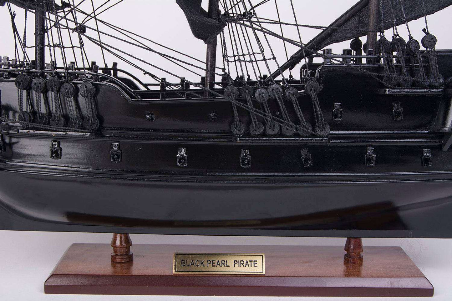 ALDO Hobbies & Creative Arts> Collectibles> Scale Model Black Pearl Pirates of The Caribbean Exclusive Edition Small Tall Ship Wood Model Sailboat Assembled