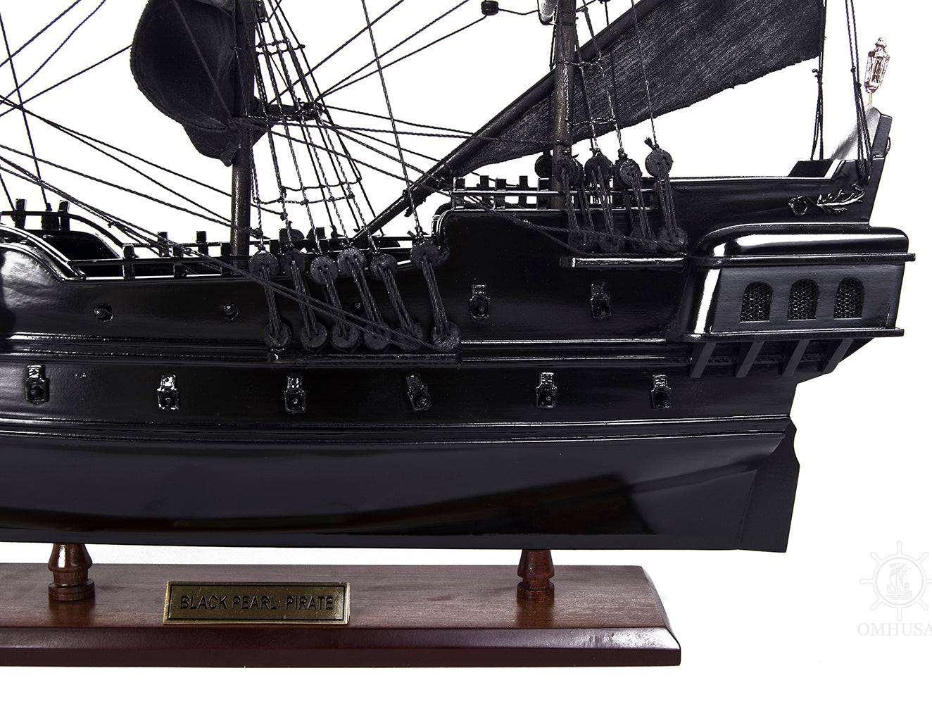 ALDO Hobbies & Creative Arts> Collectibles> Scale Model Black Pearl Pirates of The Caribbean Exclusive Edition Small Tall Ship Wood Model Sailboat Assembled