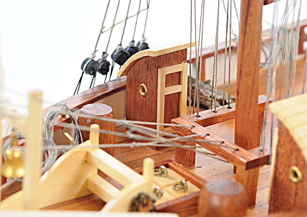 ALDO > Hobbies & Creative Arts> Collectibles> Scale Model Harvey Baltimore Clipper Painted Tall Ship Large Wood Model Boat Assembled