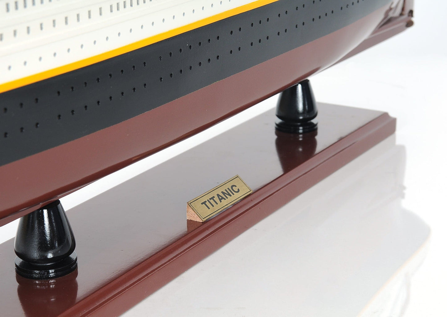ALDO Hobbies & Creative Arts> Collectibles> Scale Model L: 32 W: 4 H: 13 Inches / NEW / Wood RMS Titanic Painted Medium With lights Passenger Ship Ocean Liner Wood Model Assembled