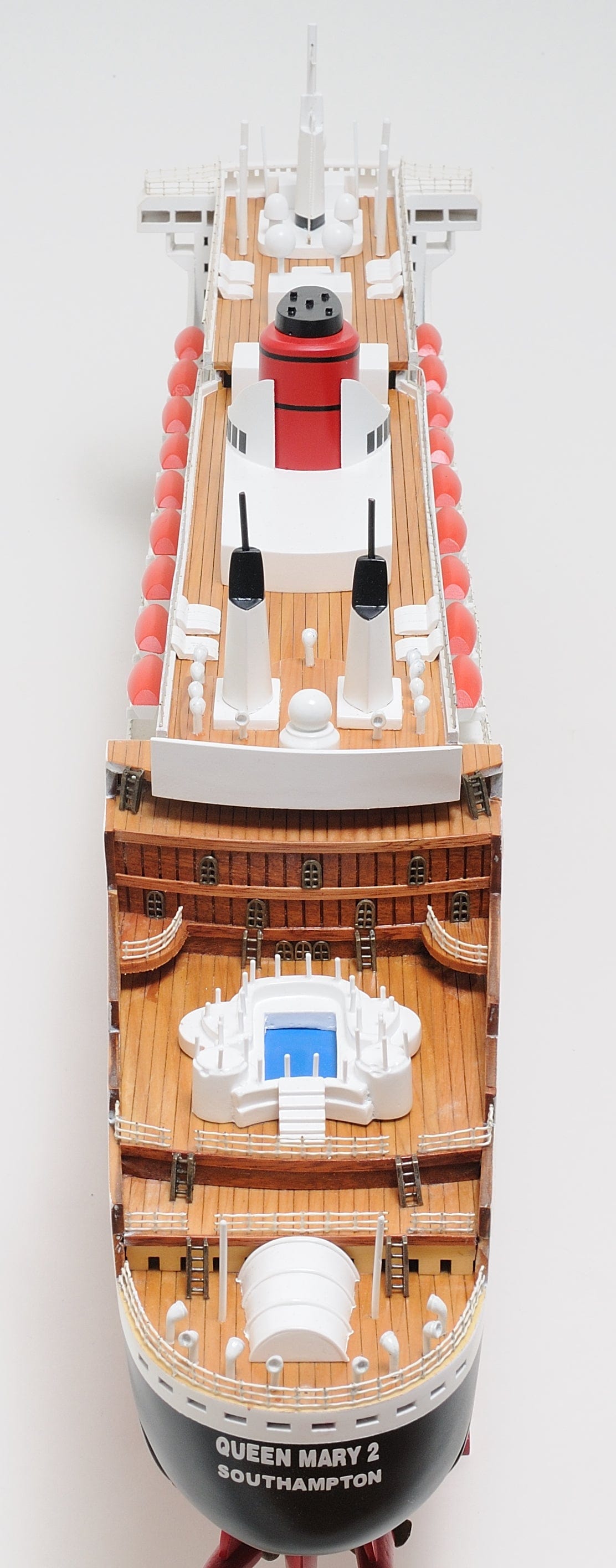 ALDO Hobbies & Creative Arts> Collectibles> Scale Model Queen Mary II Largest and Most Luxurious Passenger Ship Ocean Liner Ever Built Wood Model Assembled