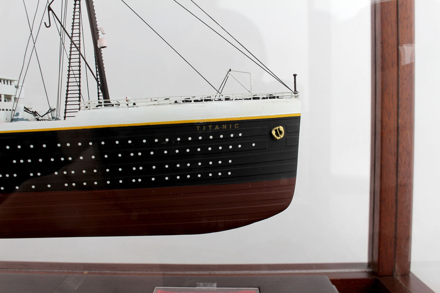 ALDO Hobbies & Creative Arts> Collectibles> Scale Model RMS Titanic medium Passenger Ship Ocean Liner Wood Model Assembled With Display Case and Real Artifact From the Ship