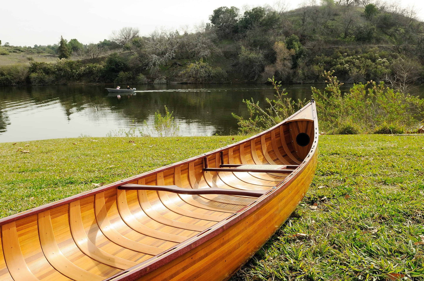 ALDO Kayaking, Canoeing & Rafting>Canoes L: 216 W: 35.5 H: 27 Inches / NEW / wood Real High Quality Canadian Cedar Canoe With Ribs18 feet