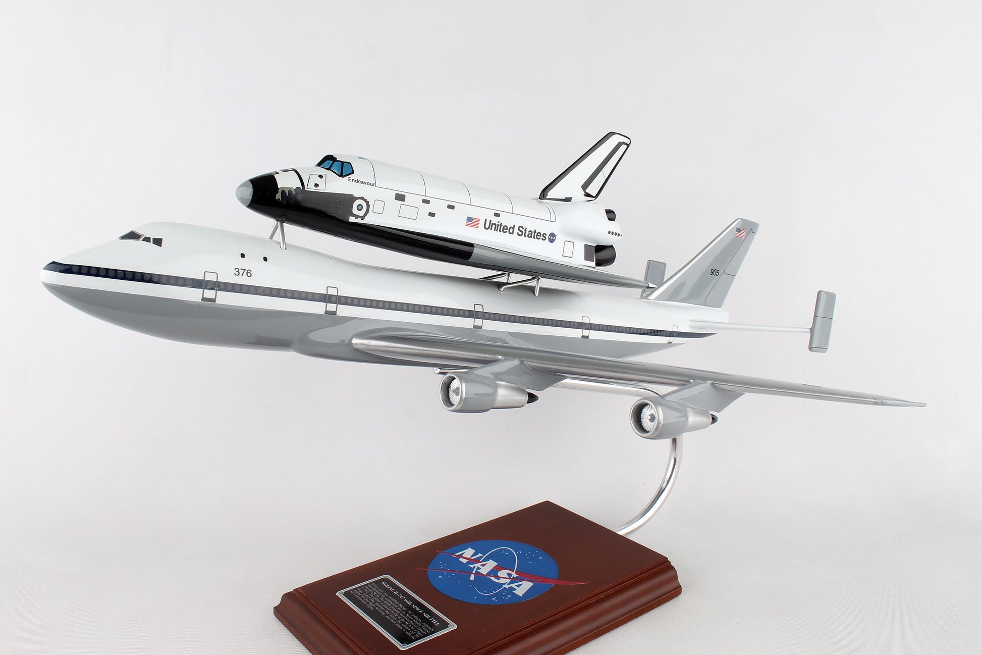 ALDO Creative Arts Collectibles Scale Model NASA Airplane Boeing 747 With Space Orbiter Shuttle Endeavour Wood Model Aircraft