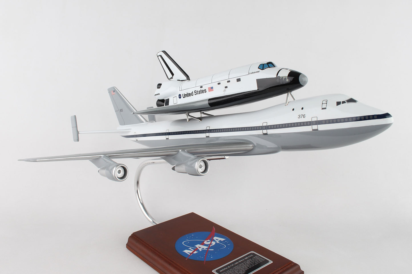 ALDO Creative Arts Collectibles Scale Model NASA Airplane Boeing 747 With Space Orbiter Shuttle Endeavour Wood Model Aircraft