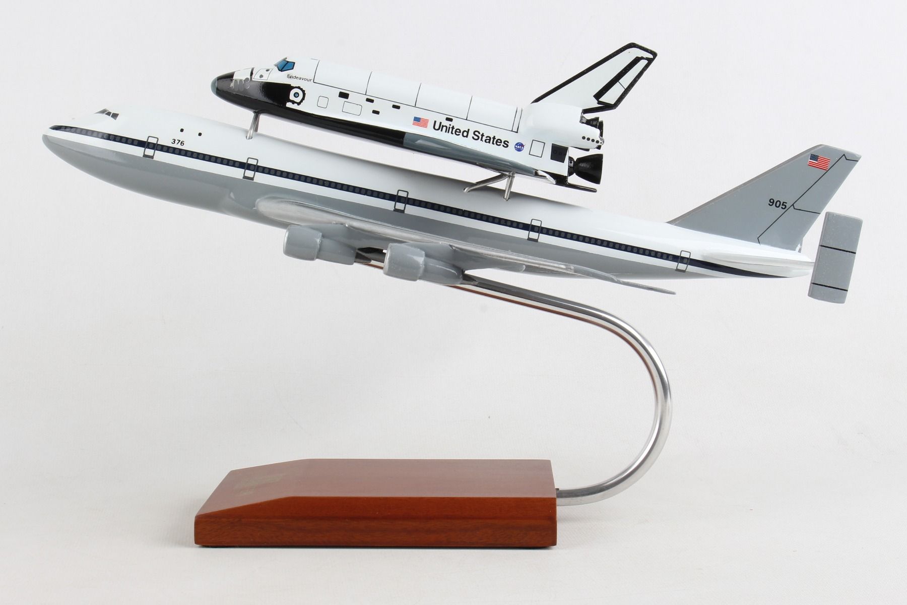 ALDO Creative Arts Collectibles Scale Model NASA Boeing B-747 Carrier With Space Shuttle Endeavour  Model Aircraft