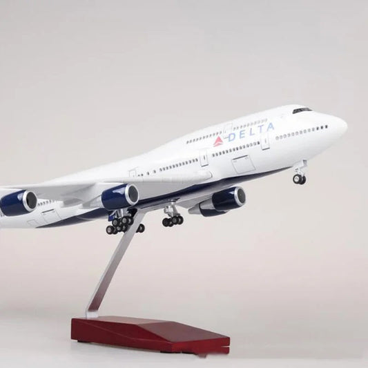 ALDO Creative Arts Collectibles Scale Model Without Lights Delta Airlines Boeing 747 B747  Model Aircraft With Landing Gears and LED Lights