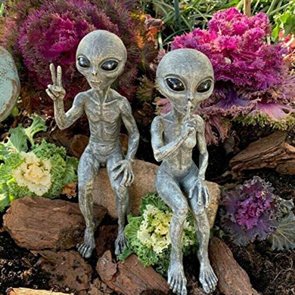 ALDO Decor > Artwork > Sculptures & Statues Aliens Friends Statues Set Of Two