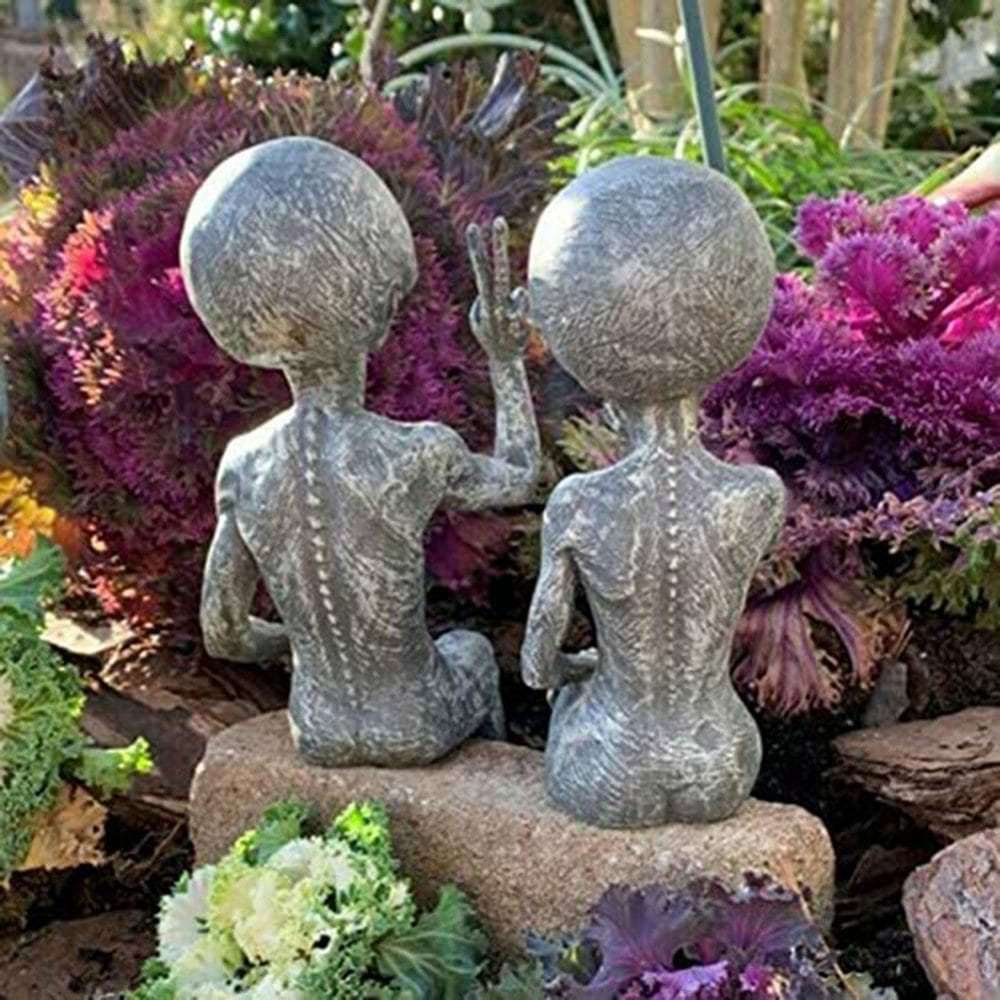 ALDO Decor > Artwork > Sculptures & Statues Aliens Friends Statues Set Of Two