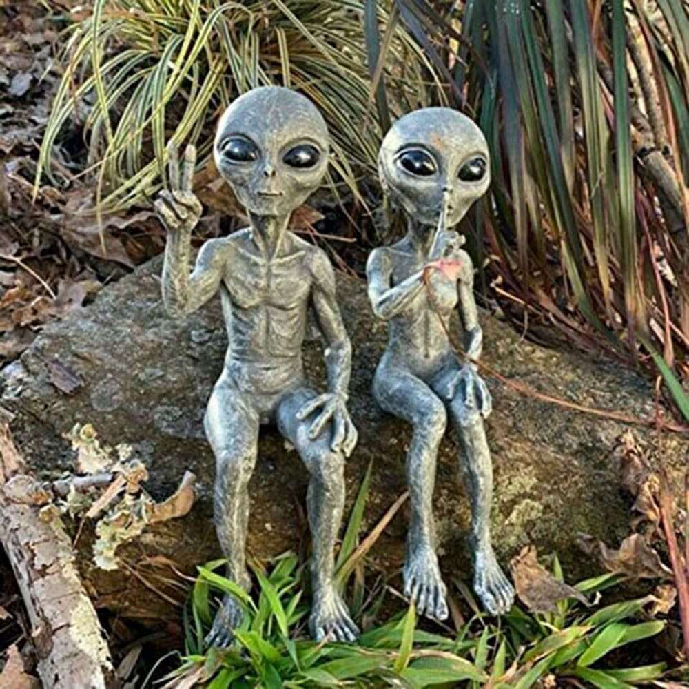ALDO Decor > Artwork > Sculptures & Statues Aliens Friends Statues Set Of Two
