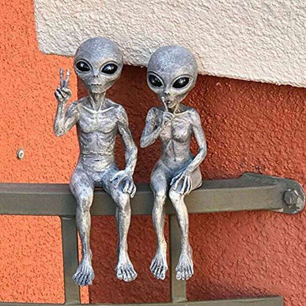 ALDO Decor > Artwork > Sculptures & Statues Aliens Friends Statues Set Of Two