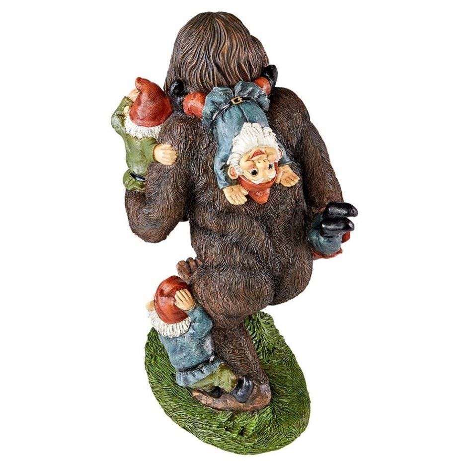 ALDO Décor>Artwork>Sculptures & Statues Bigfoot With  Gnomes Garden Statue