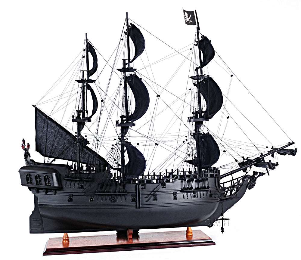 ALDO Hobbies & Creative Arts> Collectibles> Scale Model L: 28 W: 8 H: 24 Inches / NEW / Wood Black Pearl Pirates Tall Ship Model With Display Case