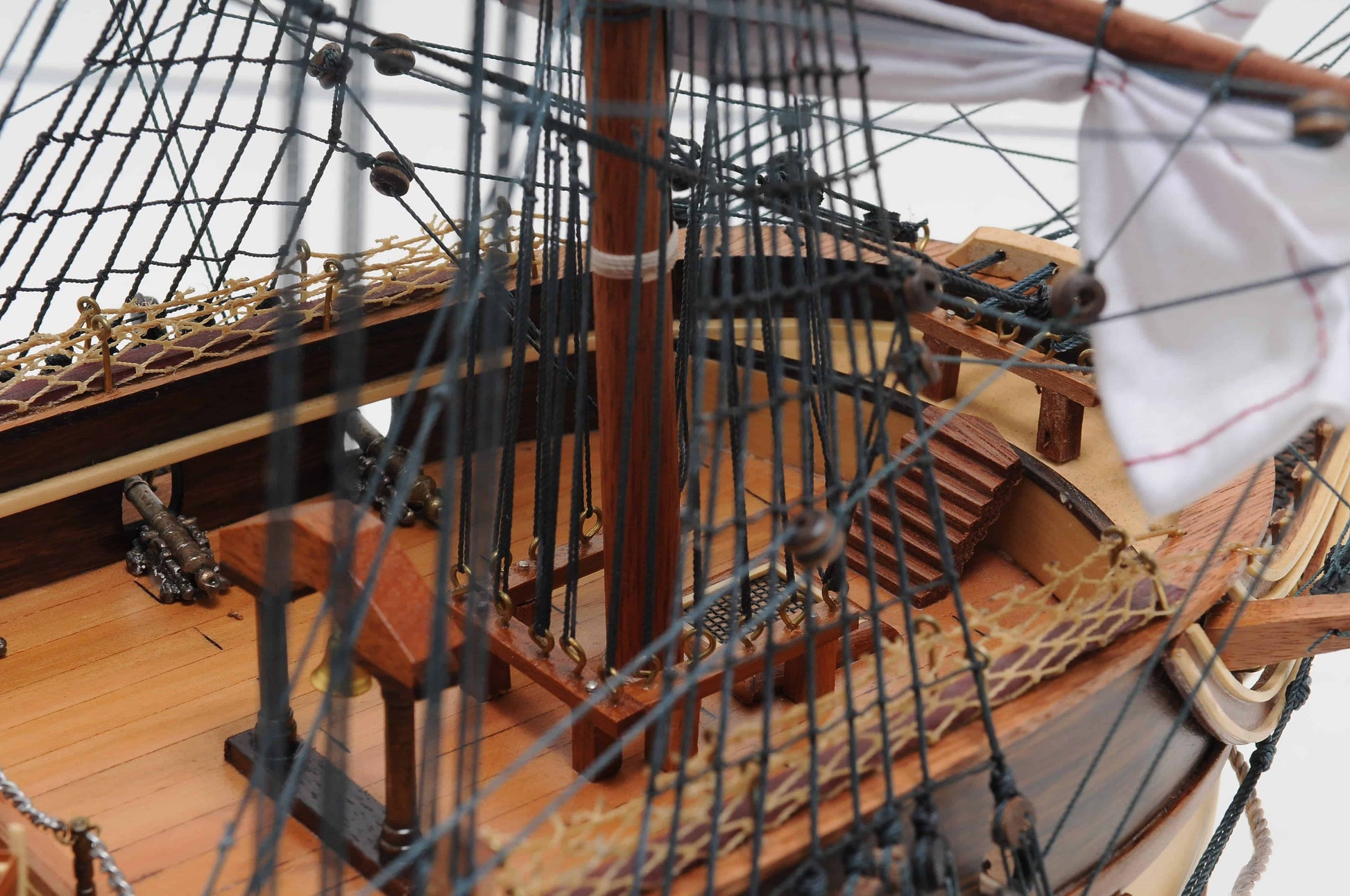 ALDO Hobbies & Creative Arts> Collectibles> Scale Model L: 34 W: 13 H: 31.5 Inches / NEW / Wood USS Constitution Medium Tall Ship Wood Model Sailboat With Tabletop Display Case Combo Assembled
