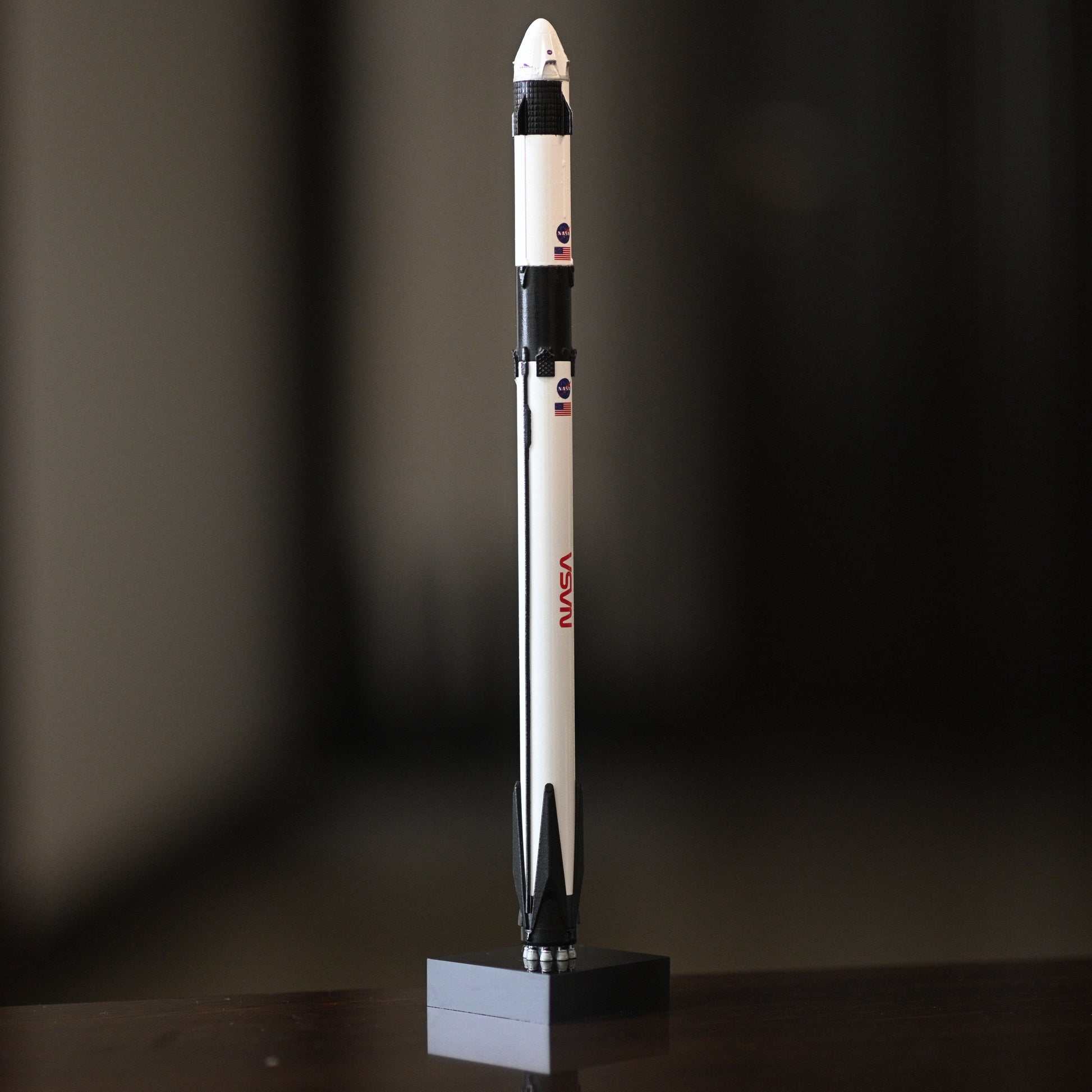 ALDO > Hobbies & Creative Arts> Collectibles> Scale Model NASA Space X Falcon 9 Rocket Manned Dragon Space Ship Spacecraft Diecast Model Desk Top Display.