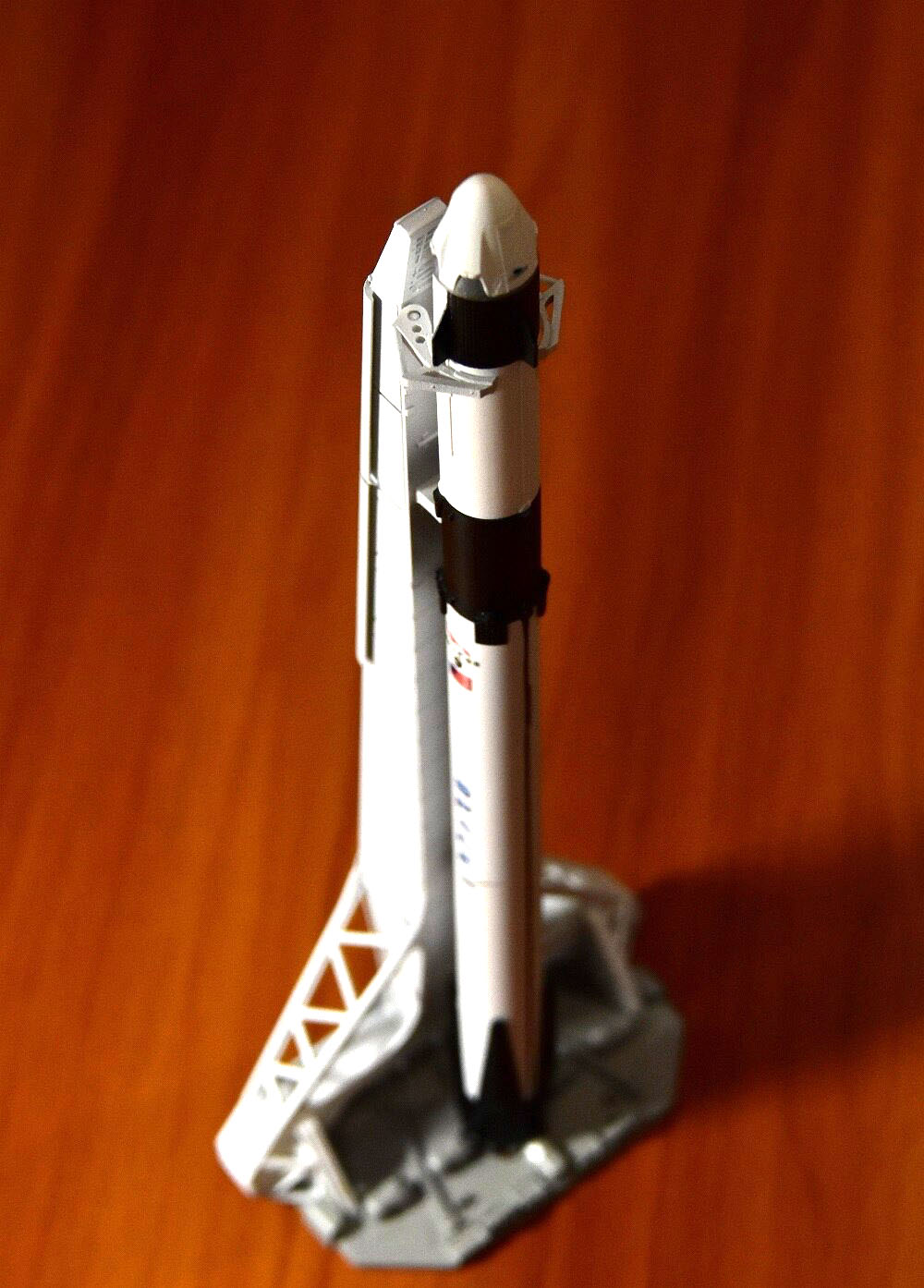 ALDO > Hobbies & Creative Arts> Collectibles> Scale Model NASA SpaceX Falcon 9 Rocket Manned Dragon Space Ship on Tower Launch Pad Spacecraft Desk Top Display.