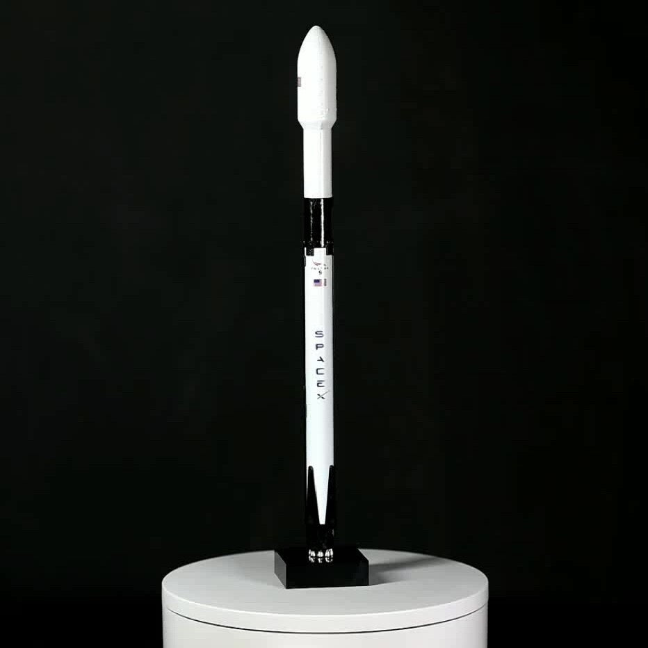 ALDO > Hobbies & Creative Arts> Collectibles> Scale Model NASA SpaceX Model Rocket Falcon 9 Crew Dragon Spacecraft Model Desk Top Display.