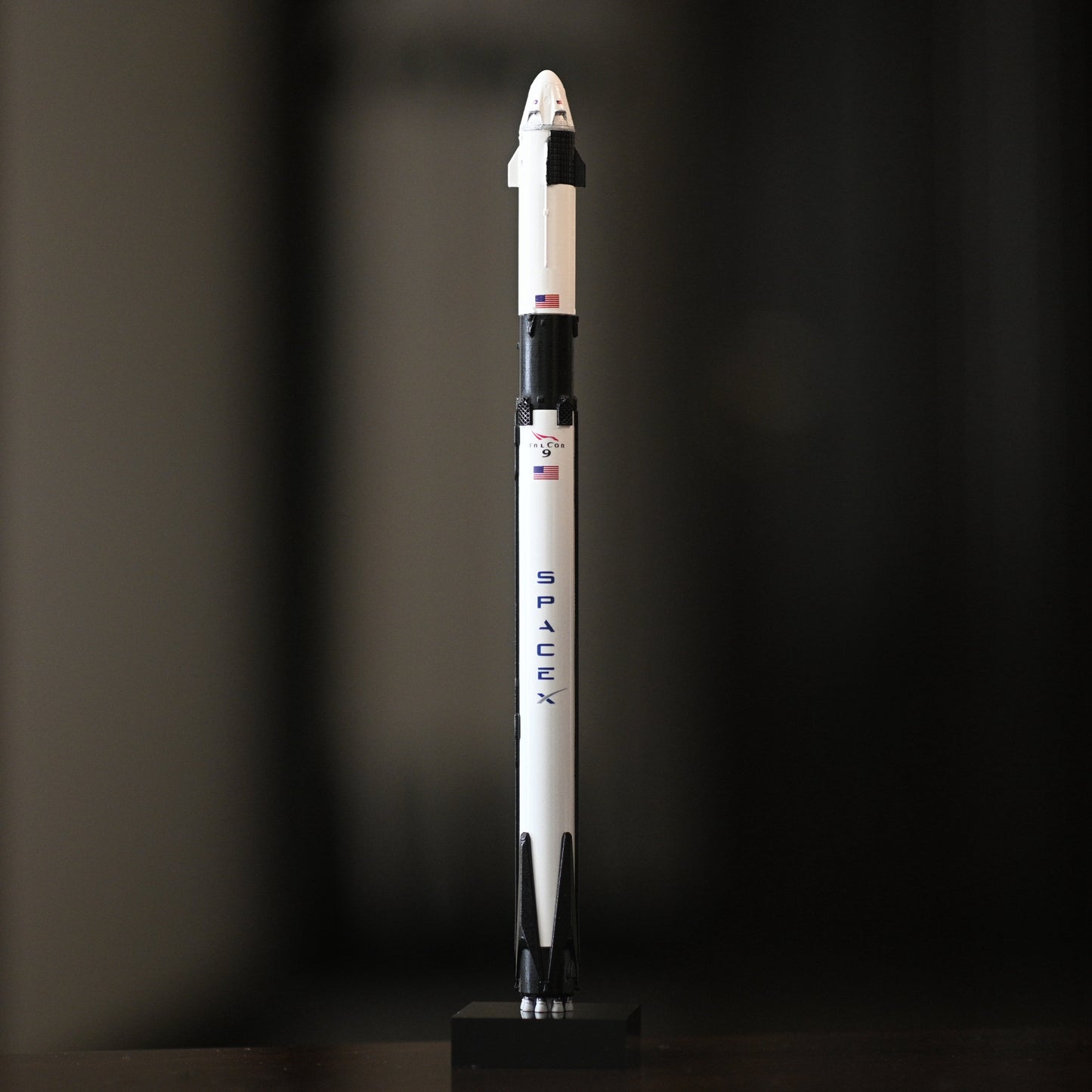 ALDO > Hobbies & Creative Arts> Collectibles> Scale Model NASA SpaceX Model Rocket Falcon 9 Crew Dragon Spacecraft Model Desk Top Display.