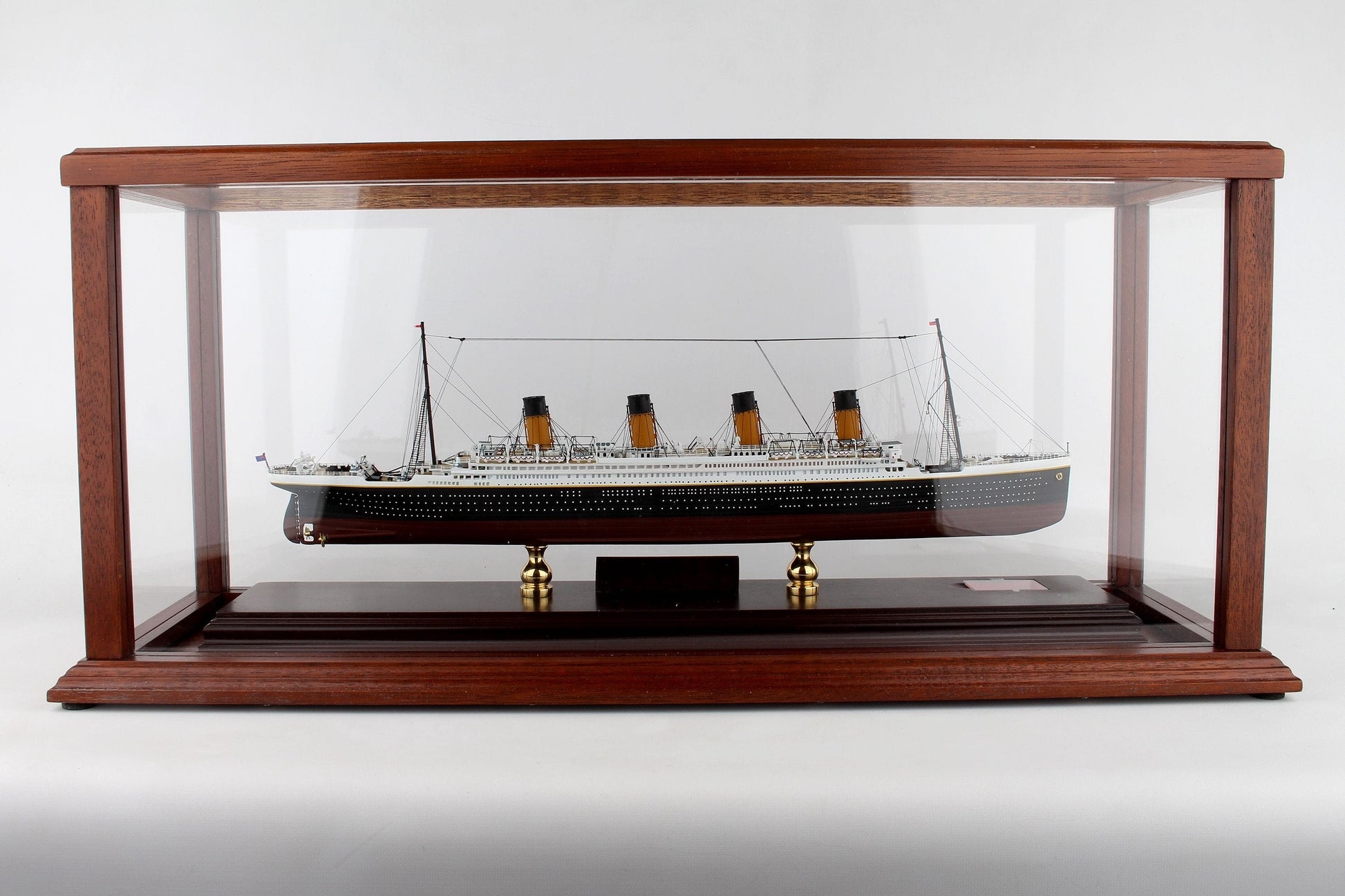 ALDO Hobbies & Creative Arts> Collectibles> Scale Model RMS Titanic medium Passenger Ship Ocean Liner Wood Model Assembled With Display Case and Real Artifact From the Ship