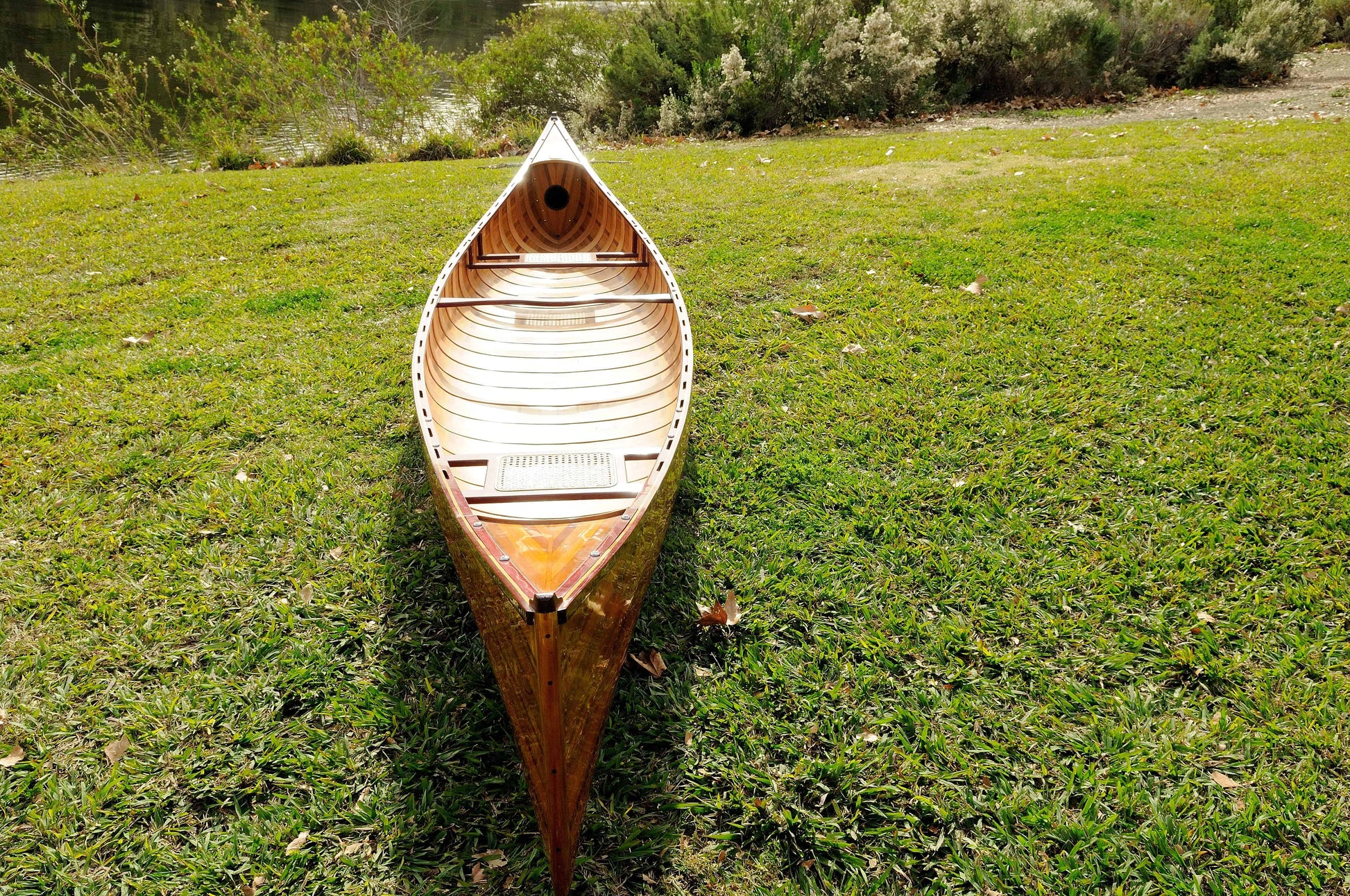 ALDO Kayaking, Canoeing & Rafting>Canoes L: 216 W: 35.5 H: 27 Inches / NEW / wood Real High Quality Canadian Cedar Canoe  With Ribs18 feet